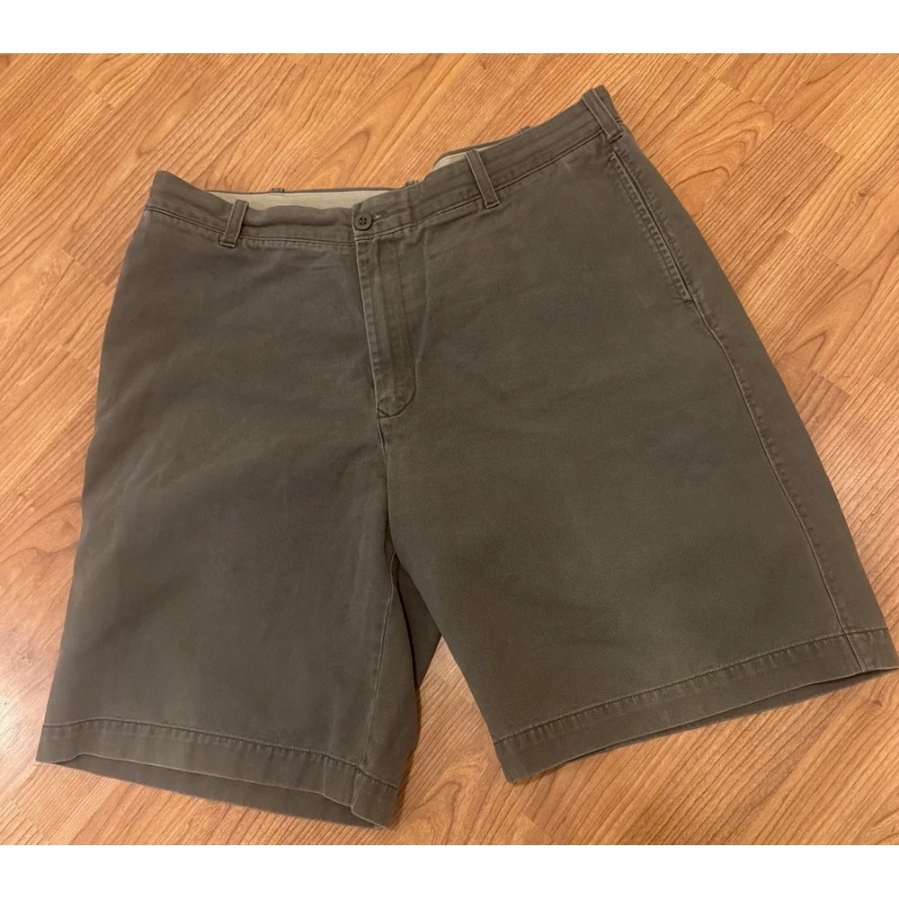 Van Heusen Chino Shorts Men's Size 38 Olive  Flat Front Cotton Casual 10" Inseam